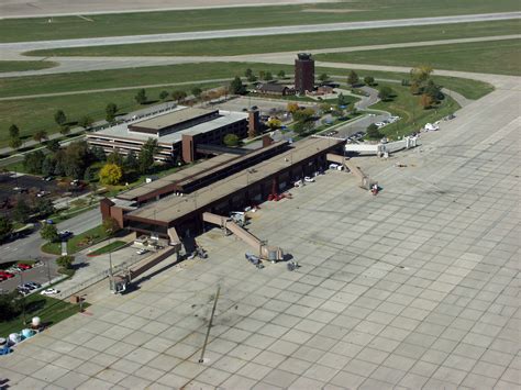 Lnk airport - The calculated straight line flying distance from DTW airport to LNK airport is 702 miles, or 1,130 kilometers. What is the earliest departure time out of Detroit to Lincoln? The earliest flight departs from DTW at 06:50AM and arrives at 10:39AM at LNK.